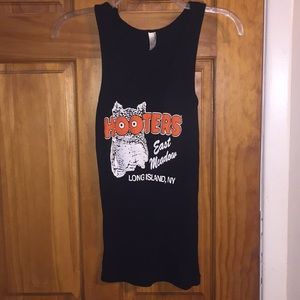 Hooters tank top